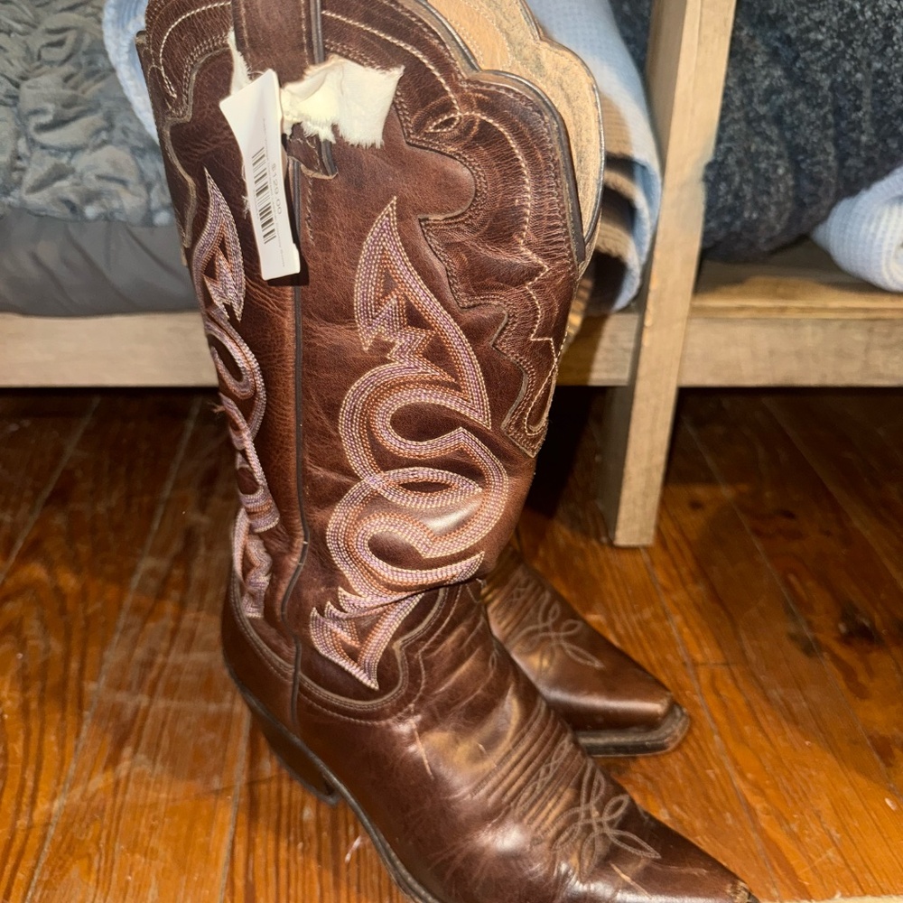 Justin Vintage Distressed Leather Cowboy Boots